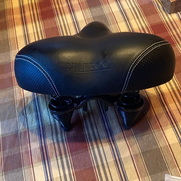 Bikeroo comfort bike saddle black kit included - Picture 4 of 6